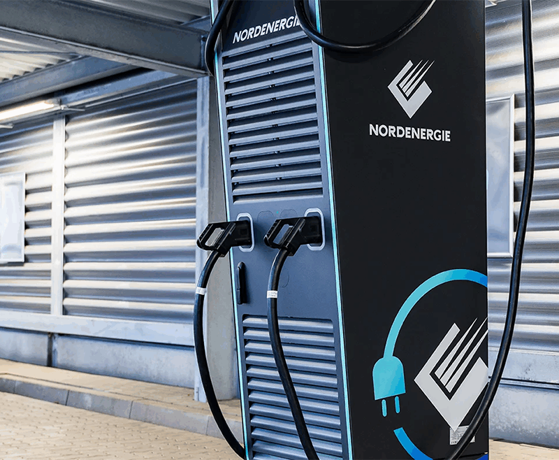 Schnellladesäulen an der NORDOEL Tankstelle Schwarzenbek